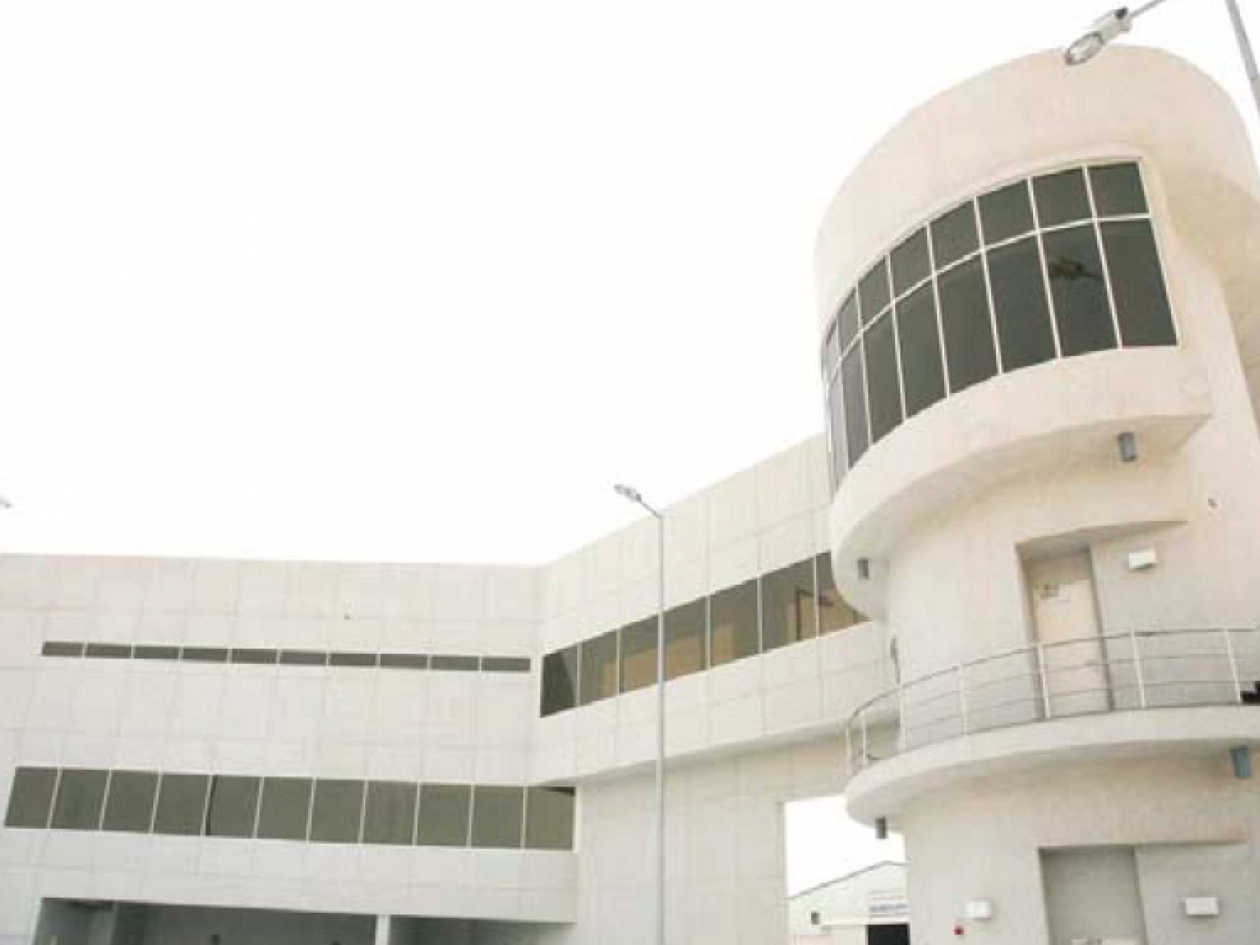 مبنى إداري وموقف سيارات – المنطقة الصناعية